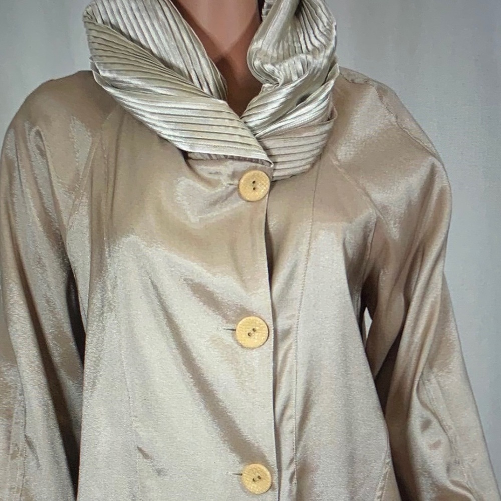Lindi Jacket Hooded Shawl Iridescent